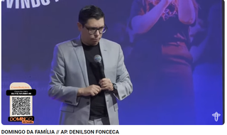 Apóstolo Denilson durante pregação no culto deste domingo antes de se defender das denúncias (Foto: Reprodução/YouTube)