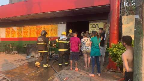 Incêndio destrói mercadoria e compromete estrutura de mercado no Nashivile