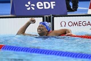 Lídia Vieira da Cruz celebra medalha e novo recorde das Américas (Foto: Douglas Magno /CPB))