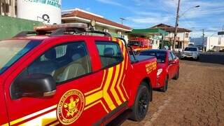 Viaturas dos bombeiros em frente ao hospital de Bataguassu. (Foto: Cenário MS)