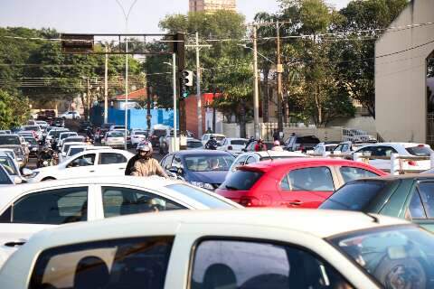 Interdição para obras deixa trânsito tumultuado na Avenida Ernesto Geisel 