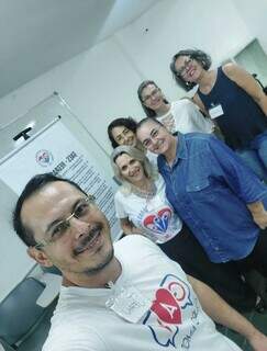 Equipe de facilitadores do Grupo de Apoio a Entlutados por Suicídio. (Foto: Arquivo pessoal)