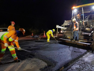 Obras de reparo no asfalto deixam a BR-163 em pare e siga em Campo Grande