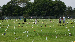 Visita a cemitério privado em Campo Grande. (Foto: Arquivo/Campo Grande News)