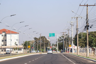 Céu cinzento também no Bairro Jardim Centro Oeste, em Campo Grande (Foto: Henrique Kawaminami)