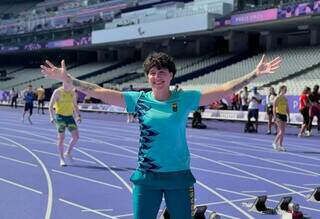 Gabriela Mendonça em pista de atletismo em Paris (Foto: Reprodução/Redes Sociais)