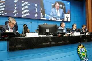 Mesa Diretora da Assembleia durante a sessão ordinária desta terça-feira (3) (Foto: Reprodução)