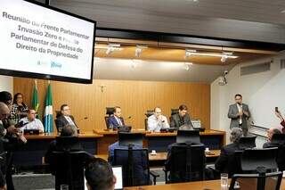 Deputados e lideranças ruralistas durante encontro esta manhã, na Assembleia (Foto: Divulgação/ Assessoria Assembleia)