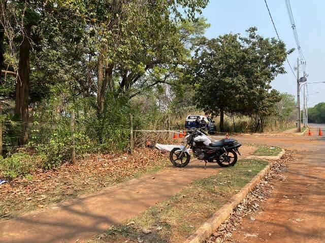 Motociclista &eacute; encontrado morto em cal&ccedil;ada da Av. Jos&eacute; Barbosa Rodrigues