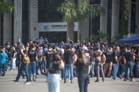 Com comiss&atilde;o formada, deputados se re&uacute;nem com policiais civis no dia 10