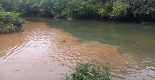 Água barrenta do Córrego Bonito encontra com o Rio Formoso. Registro feito em 13 de setembro de 2023. (Foto: Reprodução)