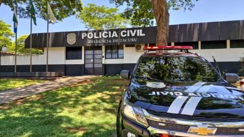 Corpo de jovem é encontrado ao lado de machado com marcas de sangue