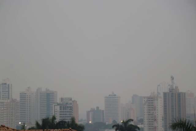 Campo Grande amanhece tomada por fuma&ccedil;a das queimadas e n&atilde;o h&aacute; previs&atilde;o de chuva