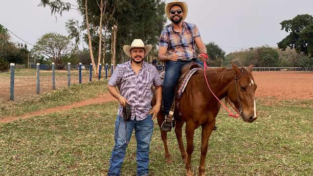 Na primeira vez la&ccedil;ando, sorte foi n&atilde;o cair do cavalo