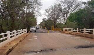 Ponte fica sobre o Rio Miranda, na MS-345, divisa entre Anastácio e Bonito. (Foto: Agesul)