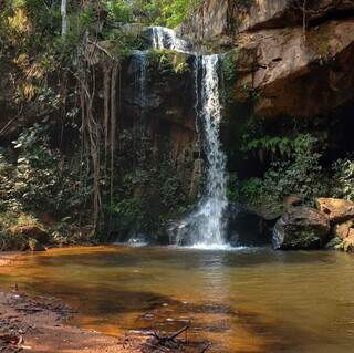 Banho de cachoeira é atração em roteiros. (Foto: Divulgação/ Trilha Paxixi)