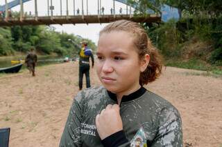 Júlia Ester da Silva Soares tem apenas 12 anos e nunca viu o Rio Miranda cheio (Foto: Paulo Francis)