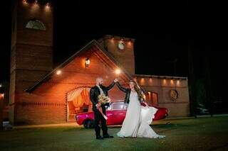 Jaquetas integraram as roupas dos dois para o casamento. (Foto: Casal Freitas Fotografia)