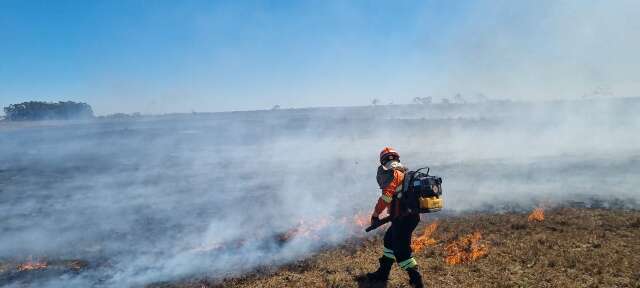 Governo sanciona quadro de bombeiros tempor&aacute;rios com sal&aacute;rio inicial de R$ 3.815