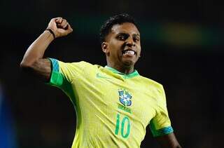 Rodrygo comemora gol da Seleção Brasileira contra o Equador. (Foto: Rafael Ribeiro/CBF)