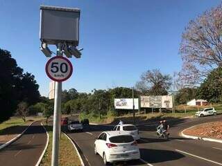 Radar instalado no cruzamento da Nelly Martins com a Rua Pernambuco na Capital (Foto: Arquivo/Campo Grande News/Ronie Cruz)