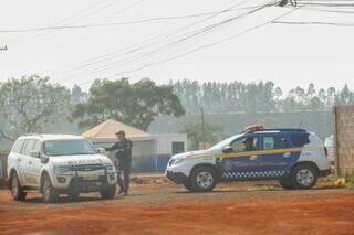 Equipe da Perícia Técnica chegando ao local onde ocorreu o incêndio na tarde de ontem (Foto: Juliano Almeida)