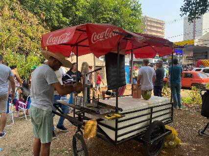 Vendedores ambulantes aproveitam desfile da Independência para fazer renda extra