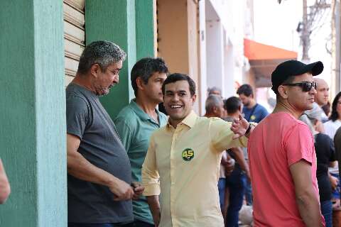 Em desfile, Beto Pereira aposta em "corpo a corpo" para conquistar eleitores