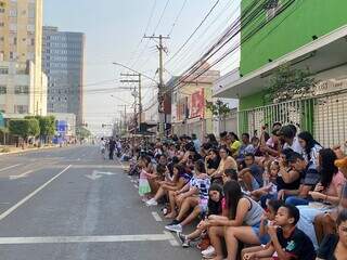 Arquibancada no cruzamento das ruas Treze de Maio e Quinze de Novembro. (Foto: Clara Faria)