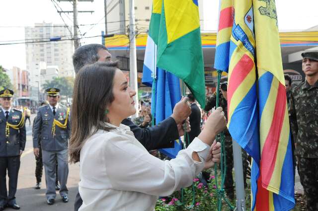 Para Adriane, desfile &eacute; &ldquo;resgate de valores, fam&iacute;lia e p&aacute;tria&quot;