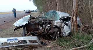 A frente do Honda Civic ficou totalmente destruída (Foto: Ligado na Notícia)