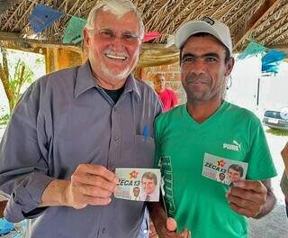 Zeca do PT, o companheiro Miro e o santinho da campanha eleitoral de 1996 (Foto/Reprodução/Instagram)