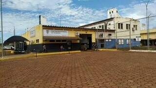 Fachada da Penitenciária Estadual de Dourados onde preso foi encontrado morto (Foto: Arquivo)