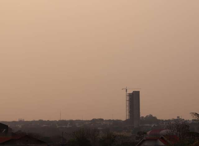 Domingo amanhece com c&eacute;u tomado de fuma&ccedil;a e sem previs&atilde;o de chuva 