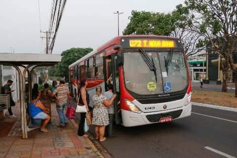 Trabalhadores s&atilde;o deixados para tr&aacute;s por &ocirc;nibus que atendem altos da Mato Grosso