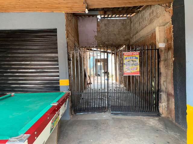 Casa de morto com 6 facadas na Moreninha era boca de fumo, diz pol&iacute;cia
