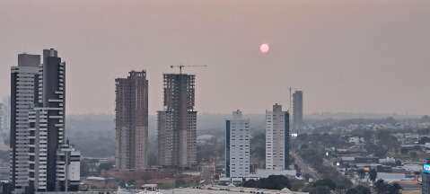 Semana come&ccedil;a cinza na Capital e com m&aacute;ximas acima dos 40&ordm;C