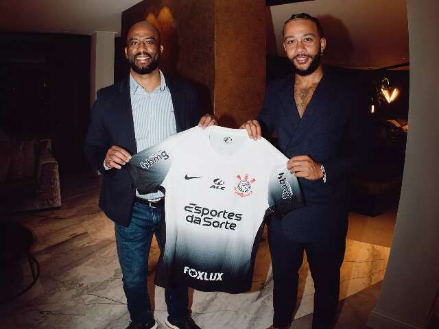 Corinthians oficializa a contrata&ccedil;&atilde;o do atacante Memphis Depay