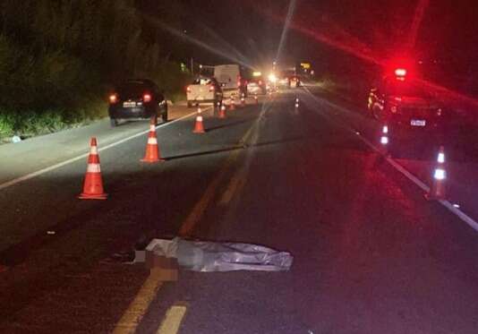 Pedestre morre atropelado por carreta na BR-163