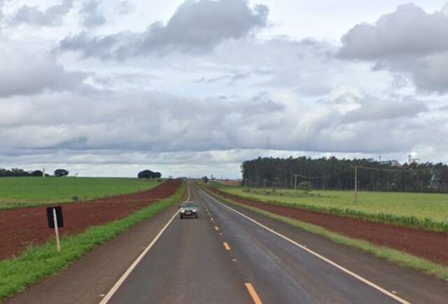 Motorista de caminhonete se envolve em acidente e passageira morre na BR-487