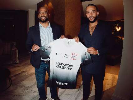 Corinthians oficializa a contrata&ccedil;&atilde;o do atacante Memphis Depay