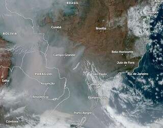 Corredor acinzentado no mapa é fumaça de incêndios florestais (Imagem: Reprodução/Zoom Earth)