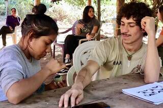 Pedro durante uma das visitas às comunidades indígenas. (Foto: Divulgação/Ipedi)