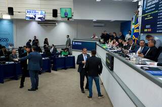 Vereadores durante discussão em plenário (Foto: Divulgação/CMCG)