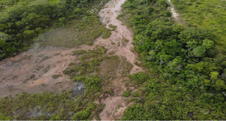 Drone mostra a atual situação do córrego assoreado (Foto: Reprodução/PMA)