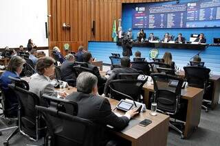 Deputados no plenário durante a sessão ordinária da Assembleia nesta quarta-feira (11) (Foto: Reprodução)