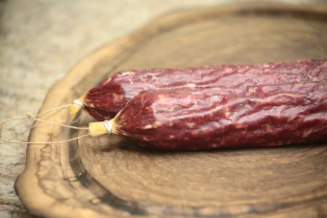 Feliz na charcutaria, chef aposta em salame artesanal de guavira 