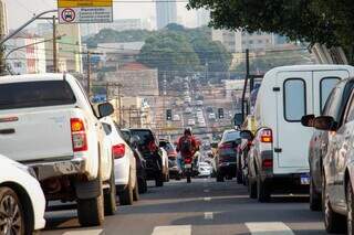 Por causa da Avenida Fernanda Corrêa da Costa, trecho da Rui Barbosa está congestionado (Foto: Juliano Almeida) 