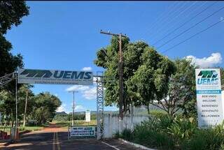 Uems de Aquidauana, onde vigia foi encontrado morto. (Foto: Divulgação)