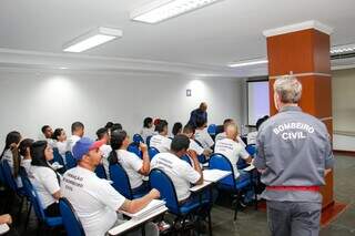 Alunos do curso de Bombeiro Civil, em Campo Grande (Foto: Juliano Almeida)